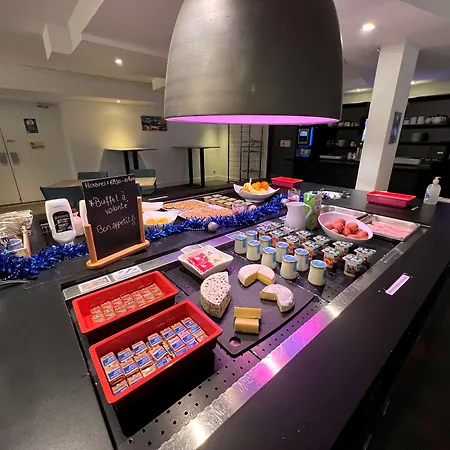 Otel Restaurant Kyriad Fréjus